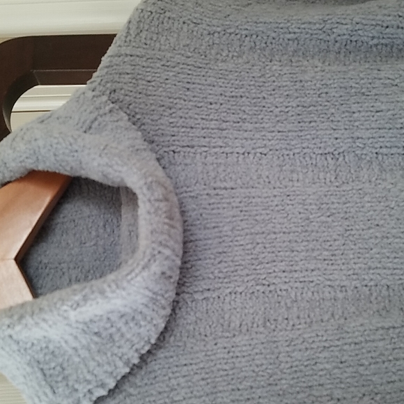 Cherokee blue grey colored sweater with a soft cowl neck. Nice stripe weave - Picture 2 of 4